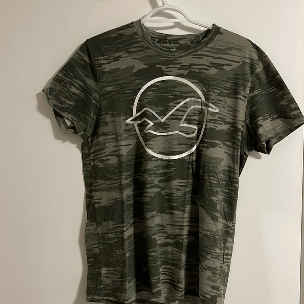 Hollister Tee shirt.